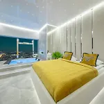 Sky Tower Z Jakuzzi Przy Oknie By Bqqk Appartement