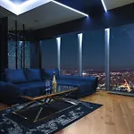 Sky Tower Z Jakuzzi Przy Oknie By Bqqk