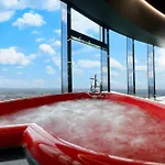 Sky Tower Z Jakuzzi Przy Oknie By Bqqk Appartement *