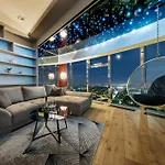 Sky Tower Z Jakuzzi Przy Oknie By Bqqk Appartement