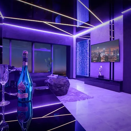 Sky Tower Z Jakuzzi Przy Oknie * Vratislav