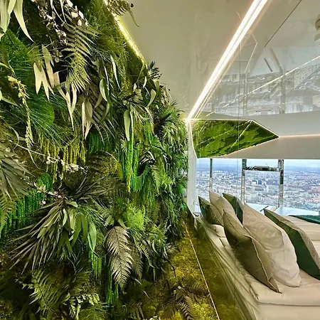 Sky Tower Z Jakuzzi Przy Oknie Vratislav