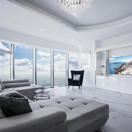 Sky Tower Z Jakuzzi Przy Oknie Vratislav