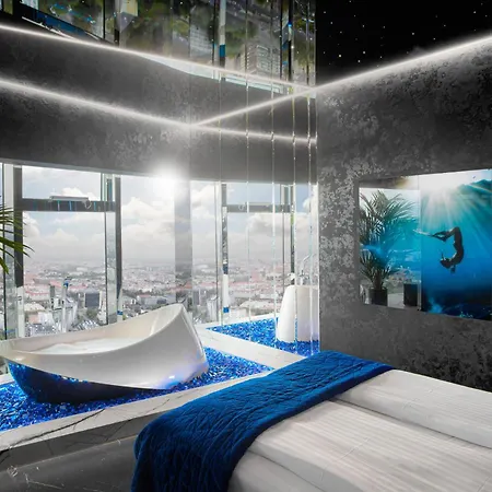 Sky Tower Z Jakuzzi Przy Oknie *