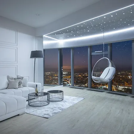 Sky Tower Z Jakuzzi Przy Oknie *