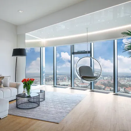 Sky Tower Z Jakuzzi Przy Oknie Apartmán