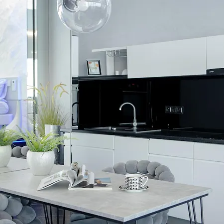 Sky Tower Z Jakuzzi Przy Oknie