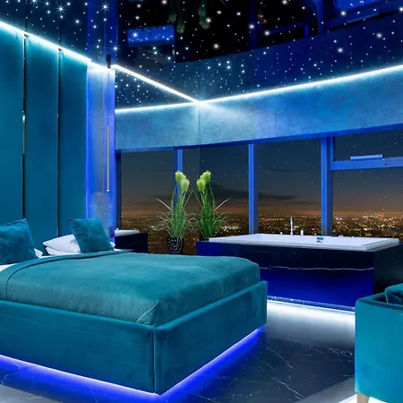 Sky Tower Z Jakuzzi Przy Oknie By Bqqk ヴロツワフ