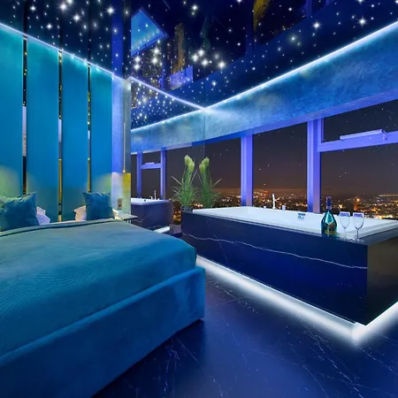 Sky Tower Z Jakuzzi Przy Oknie * Vratislav