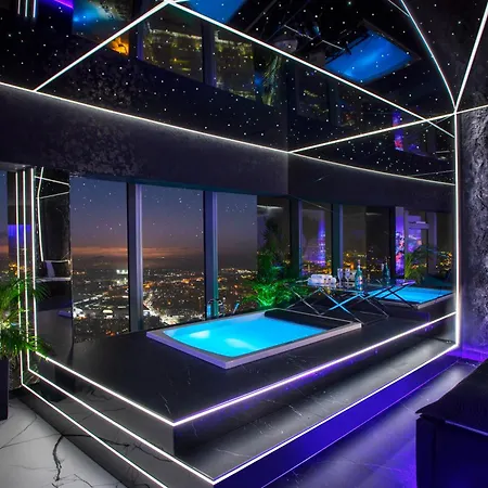 Sky Tower Z Jakuzzi Przy Oknie *