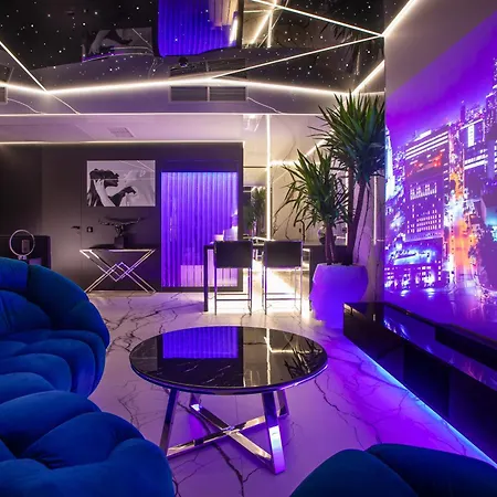 Sky Tower Z Jakuzzi Przy Oknie Vratislav