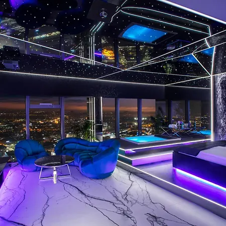 Sky Tower Z Jakuzzi Przy Oknie * Vratislav