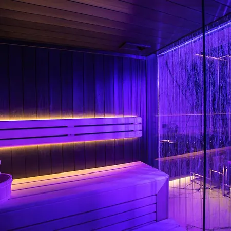 Sky Tower Z Jakuzzi Przy Oknie Apartmán *