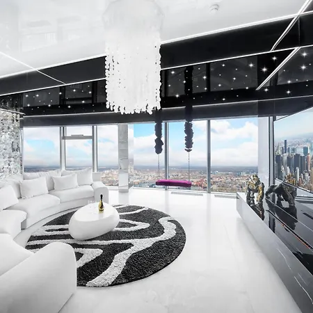 Sky Tower Z Jakuzzi Przy Oknie By Bqqk *