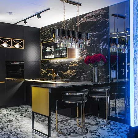 Sky Tower Z Jakuzzi Przy Oknie