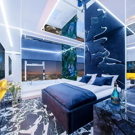 Sky Tower Z Jakuzzi Przy Oknie Vratislav