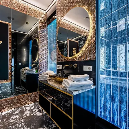 Sky Tower Z Jakuzzi Przy Oknie Apartmán *