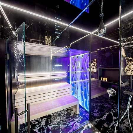 Sky Tower Z Jakuzzi Przy Oknie Apartmán