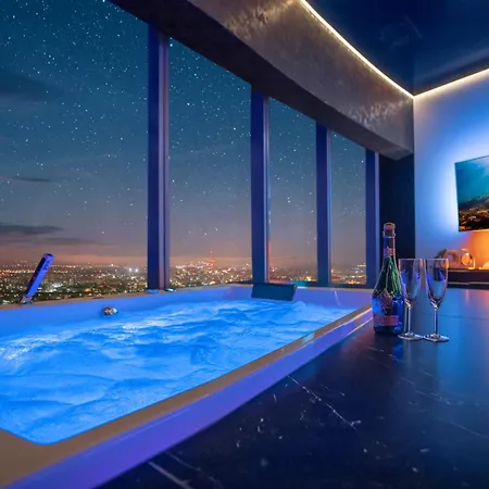 Sky Tower Z Jakuzzi Przy Oknie By Bqqk شقة فروتسواف