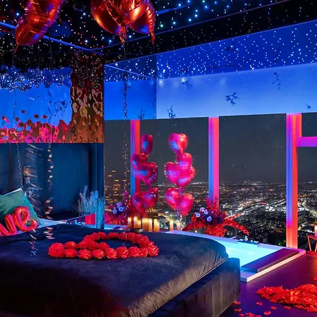 Sky Tower Z Jakuzzi Przy Oknie * Vratislav