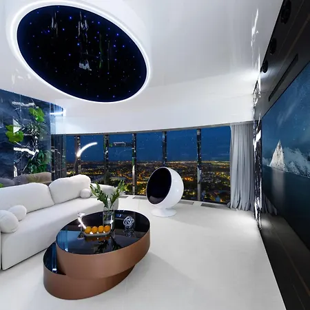 Sky Tower Z Jakuzzi Przy Oknie