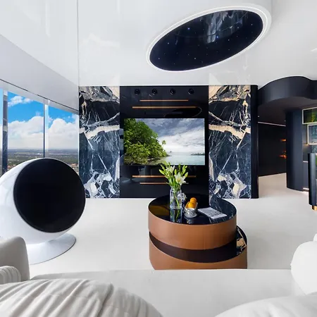 Sky Tower Z Jakuzzi Przy Oknie *