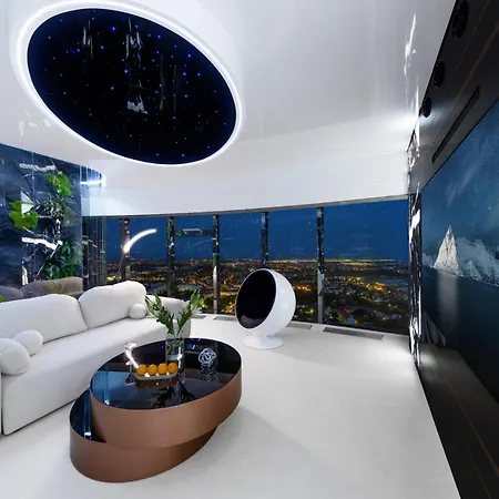 Sky Tower Z Jakuzzi Przy Oknie By Bqqk *