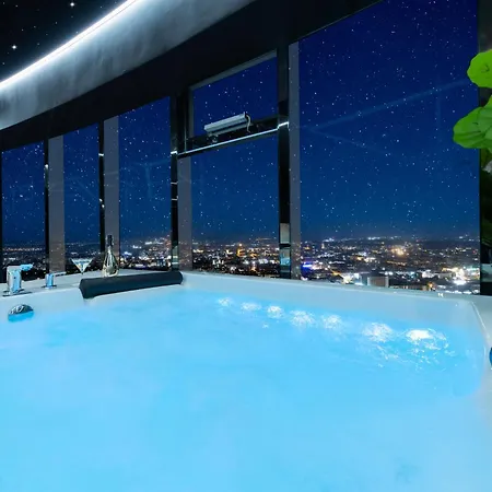 Sky Tower Z Jakuzzi Przy Oknie By Bqqk アパート ヴロツワフ