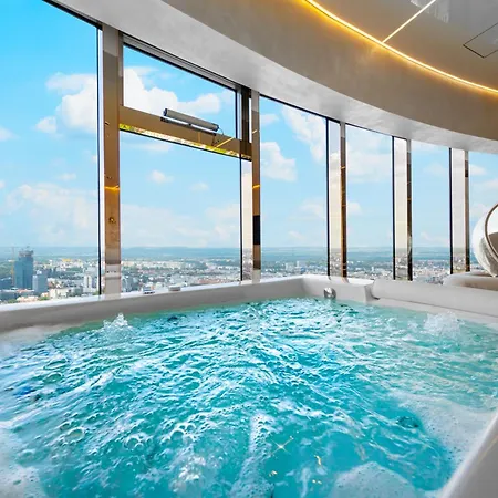 Sky Tower Z Jakuzzi Przy Oknie By Bqqk Daire Wroclaw