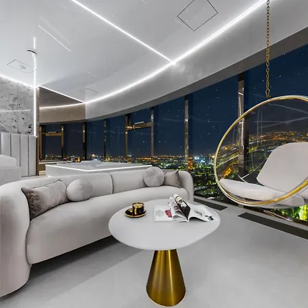 Sky Tower Z Jakuzzi Przy Oknie By Bqqk *
