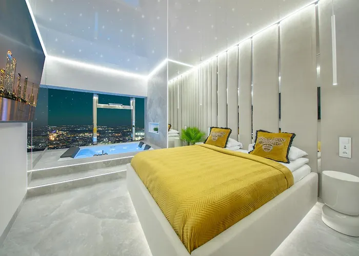 Apartamenty Sky Tower Z Jakuzzi Przy Oknie By Bqqk Apartment