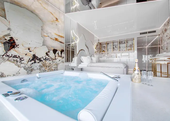 Apartamenty Sky Tower Z Jakuzzi Przy Oknie By Bqqk *