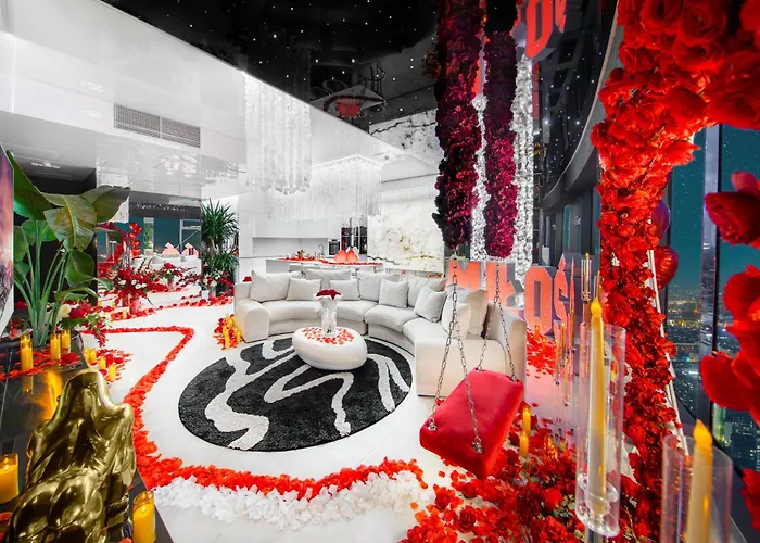 Apartamenty Sky Tower Z Jakuzzi Przy Oknie By Bqqk