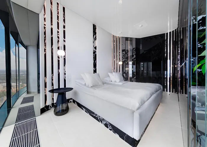 Apartamenty Sky Tower Z Jakuzzi Przy Oknie By Bqqk Breslau