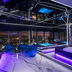 Sky Tower Z Jakuzzi Przy Oknie By Bqqk * ורוצלב