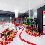 Sky Tower Z Jakuzzi Przy Oknie By Bqqk *