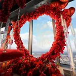 Sky Tower Z Jakuzzi Przy Oknie By Bqqk Вроцлав