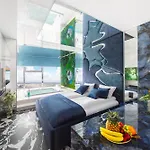 Sky Tower Z Jakuzzi Przy Oknie By Bqqk ורוצלב