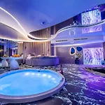Apartamenty Sky Tower Z Jakuzzi Przy Oknie By Bqqk Apartment Breslau