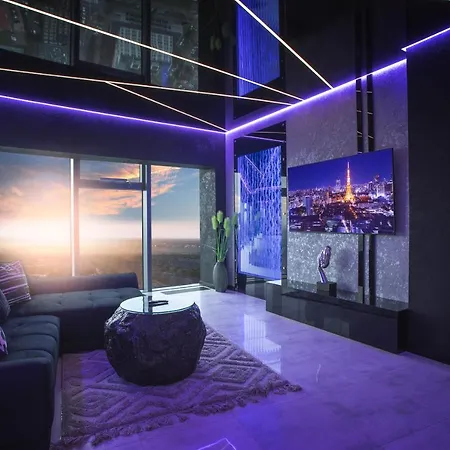 Sky Tower Z Wanna Przy Oknie Wrocław