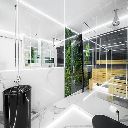 Apartament Sky Tower Z Wanna Przy Oknie Wrocław