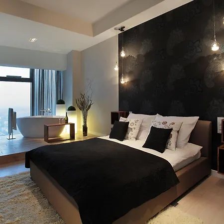 Sky Tower Z Wanna Przy Oknie Apartament
