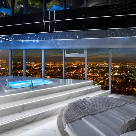 Apartament Sky Tower Z Wanna Przy Oknie Wrocław