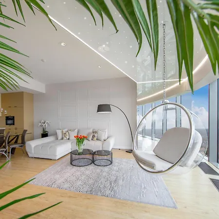Apartament Sky Tower Z Wanna Przy Oknie