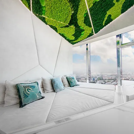 Apartament Sky Tower Z Wanna Przy Oknie