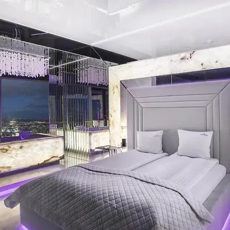 Apartament Sky Tower Z Wanna Przy Oknie