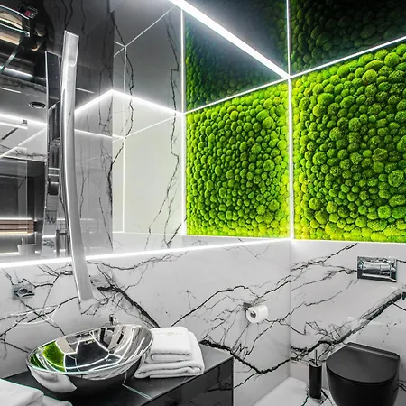 Sky Tower Z Jakuzzi Przy Oknie By Bqqk Apartmán Vratislav