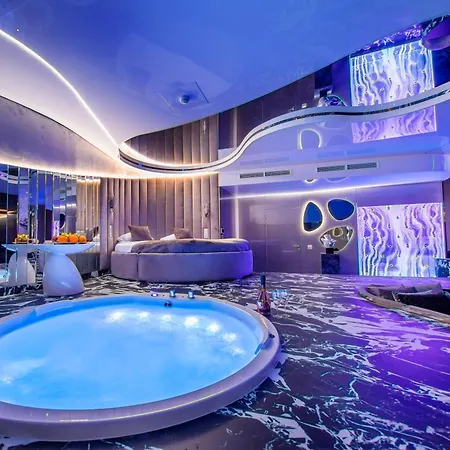 Sky Tower Z Jakuzzi Przy Oknie By Bqqk Διαμέρισμα Βρότσλαβ
