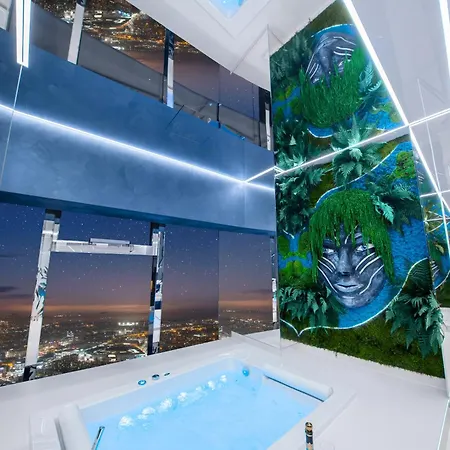Apartament Sky Tower Z Wanna Przy Oknie