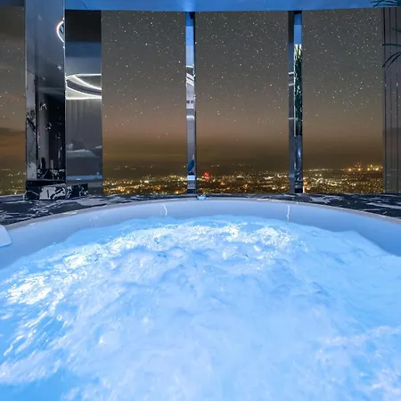 Sky Tower Z Wanna Przy Oknie Apartament *